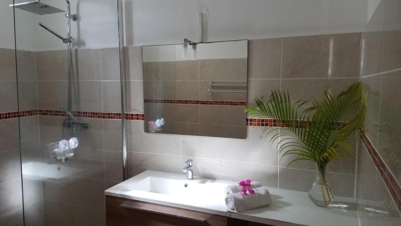 Appartement Rez-De-Chaussee De Villa A 1 Minute De La Plage Сен-Франсуа Экстерьер фото